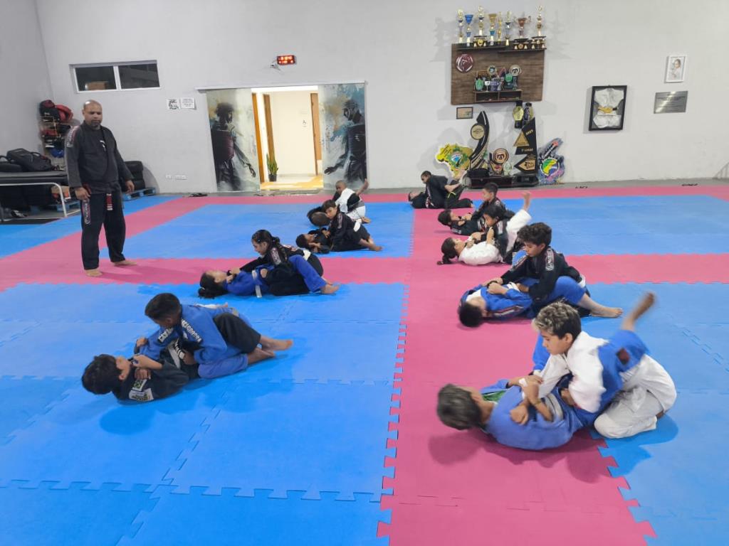 Voltam as aulas de artes marciais gratuitas no bairro Maricá
