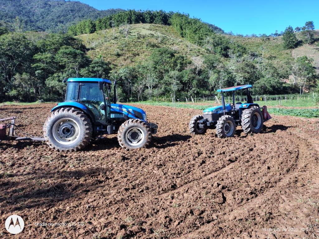 Prefeitura fortalece apoio ao pequeno produtor rural com preparo gratuito de solo