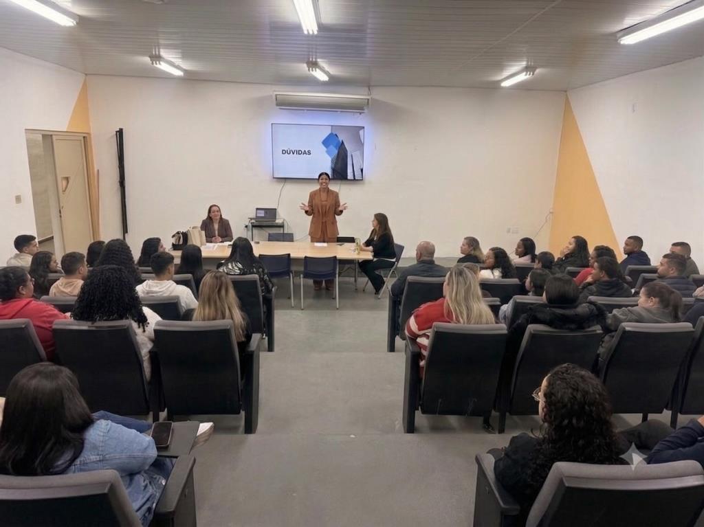 Profissionais da recepção da Saúde participam de capacitação sobre regulação e atendimento humanizado