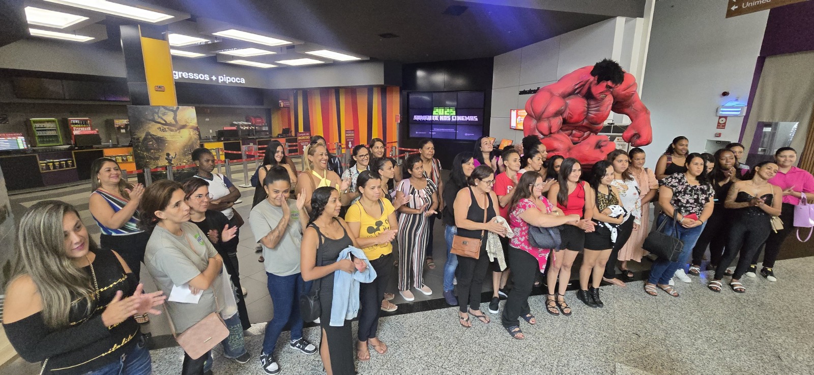 Em comemoração ao mês da mulher, trabalhadoras do PEAD assistem filme gratuito no cinema