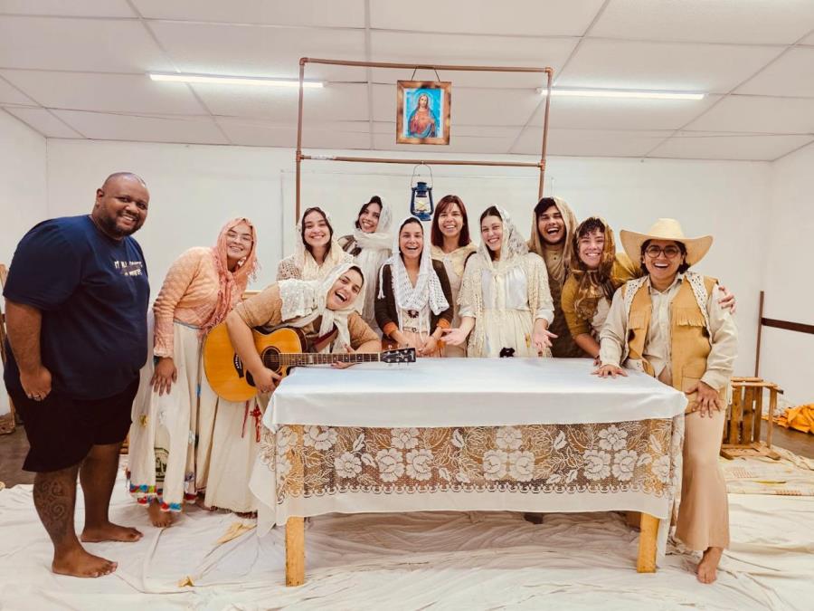 Teatro Galpão recebe estreia do espetáculo “Amor na Desmedida”