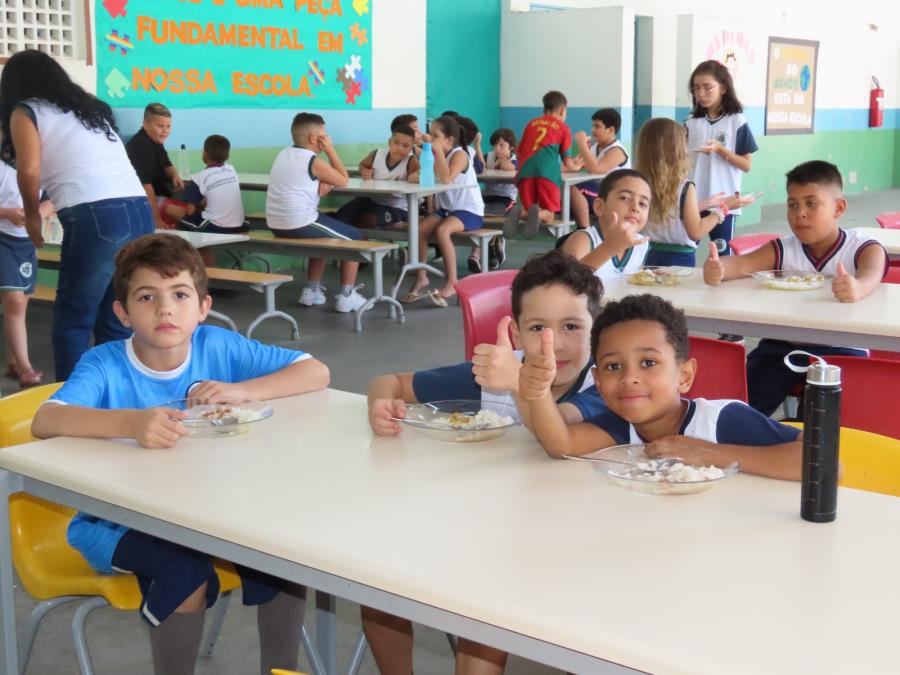 Prefeitura oferece alimentação escolar com qualidade nutricional aos estudantes da Rede Municipal de Ensino