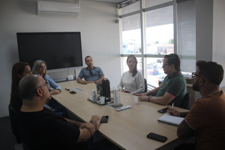 Pinda debate aprendizado de tecnologia para jovens talentos