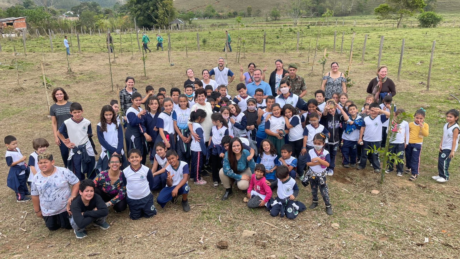 22/09 - Meio Ambiente e Educação comemoram Dia da Árvore na Escola Maria Apparecida Camargo de Souza, no Ribeirão Grande