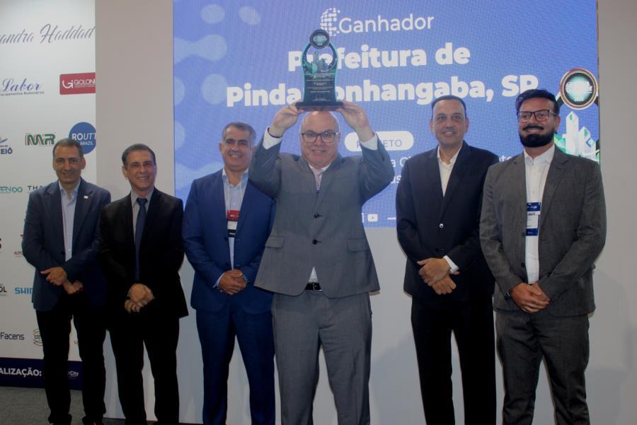 Retrospectiva 2025: Pinda se torna referência em gestão de dados em 2025, com certificação ISO 37125 (Selo Ouro), prêmio internacional e novo app de serviços