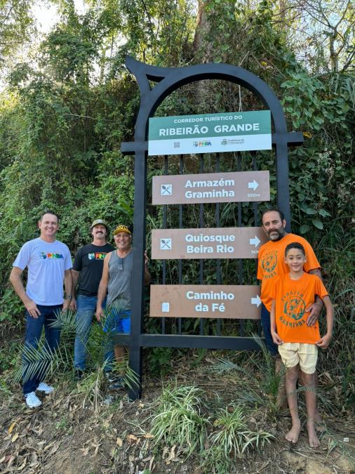 Prefeitura instala novas placas de sinalização nos corredores turísticos