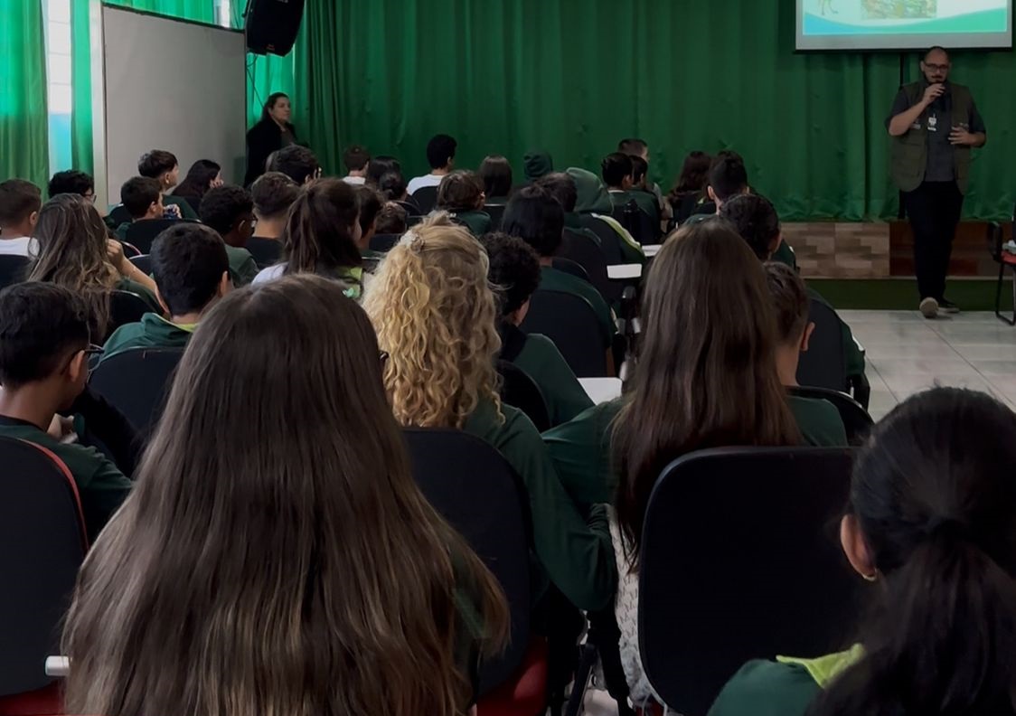 Secretaria de Meio Ambiente e Escola Bom Jesus  promovem ciclo de palestras sobre reciclagem