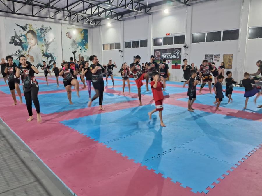 Projeto Social Rayane promove cerimônia de troca de graduação em Muay Thai