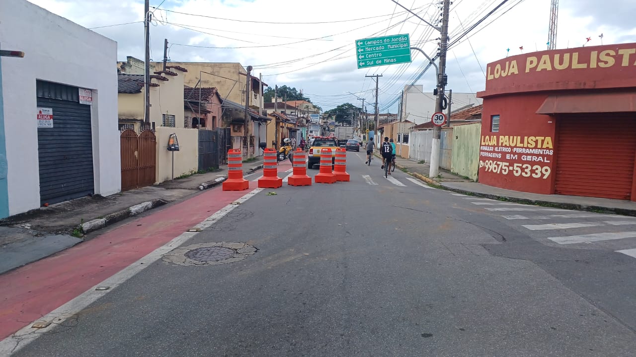24/02 - Obras: Prefeitura libera parcialmente trânsito na Fontes Junior mas retomará serviços na segunda-feira
