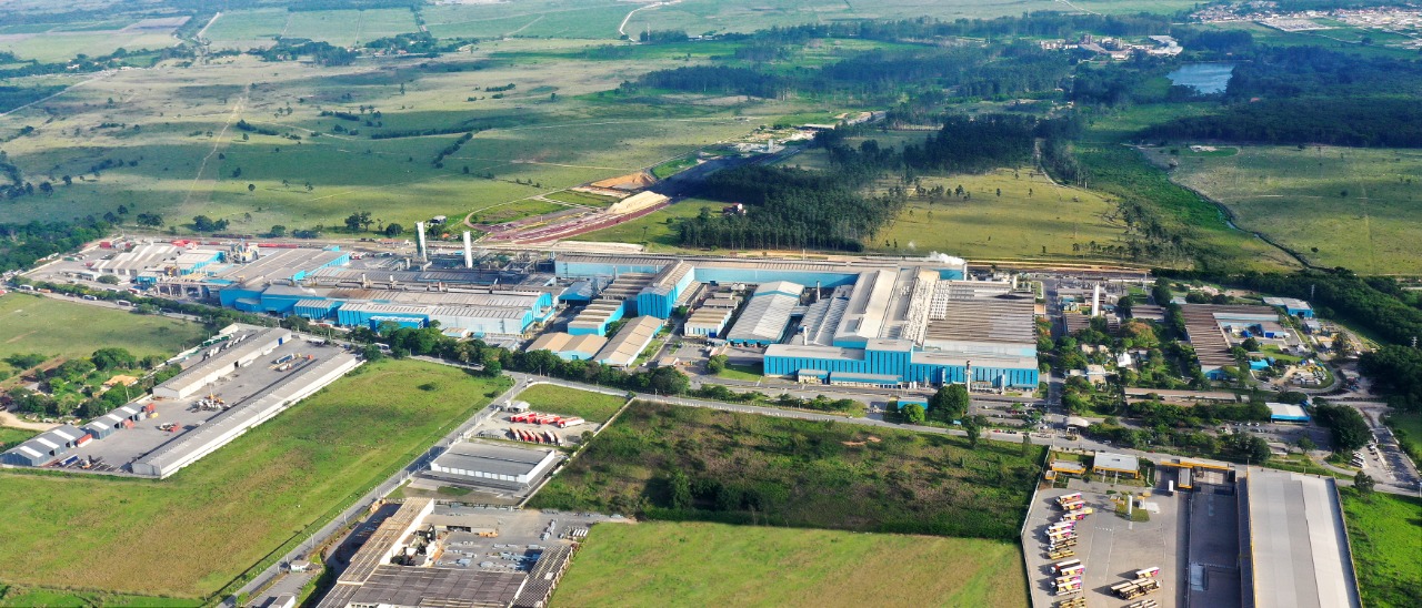 24/03 - Novelis anuncia nova expansão e investe R$ 450 milhões em seu complexo de laminação e reciclagem de alumínio