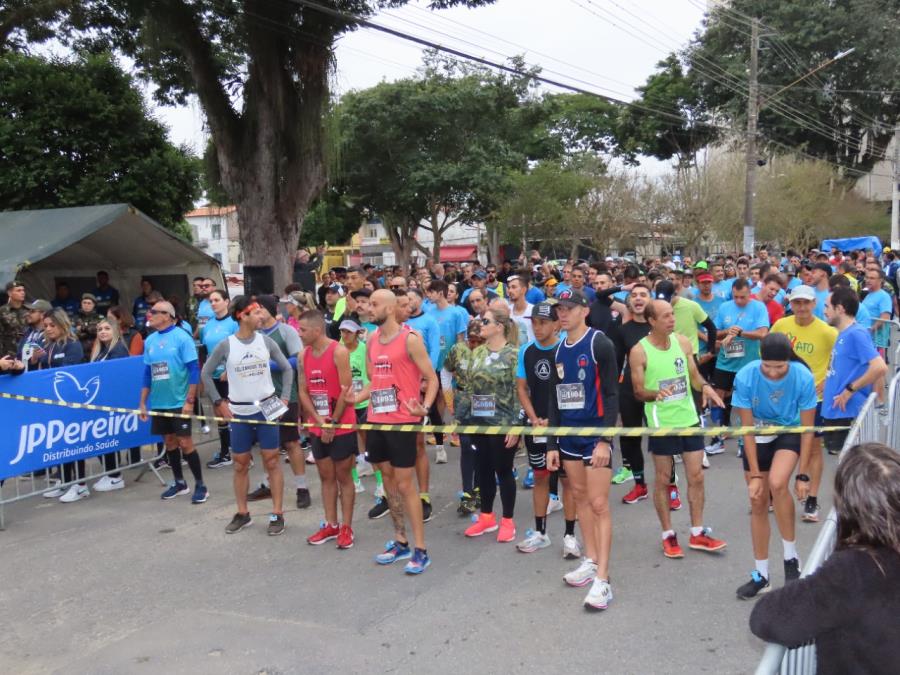 24/05 - Centenas de pessoas participam da Maratona Borba Gato