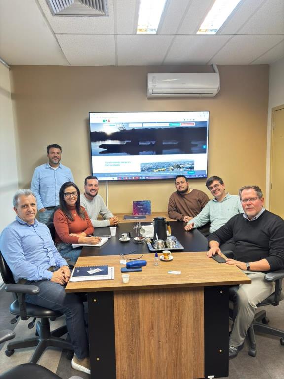 Equipe técnica da Secretaria de Desenvolvimento Econômico de Jacareí visita Pindamonhangaba para conhecer a plataforma Investe Pinda