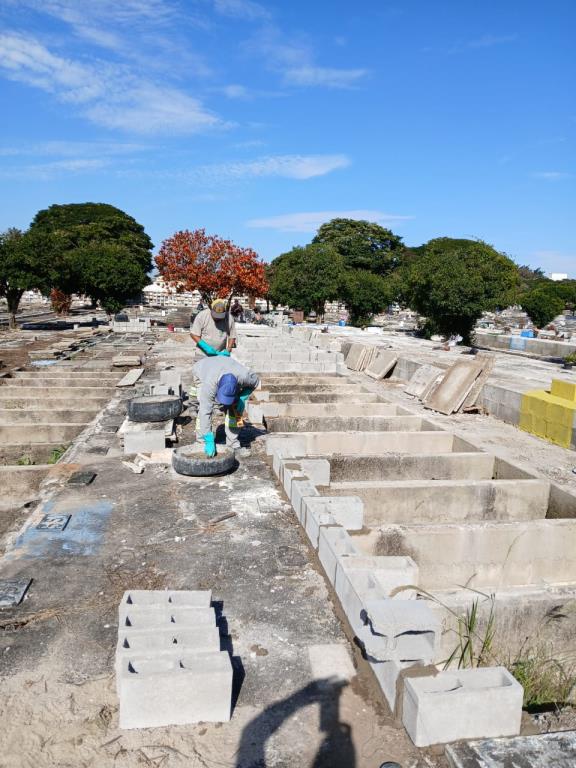 Especial Zeladoria: Cemitério Municipal recebe serviços de melhoria em sepulturas