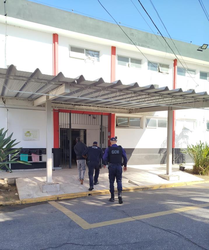 GCM prende homem em flagrante e recupera bicicleta furtada no Mombaça
