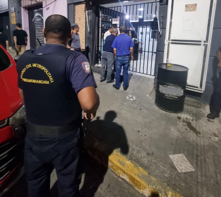 GCM e Polícia Militar fiscalizaram veículos e adegas para coibirem perturbação do sossego