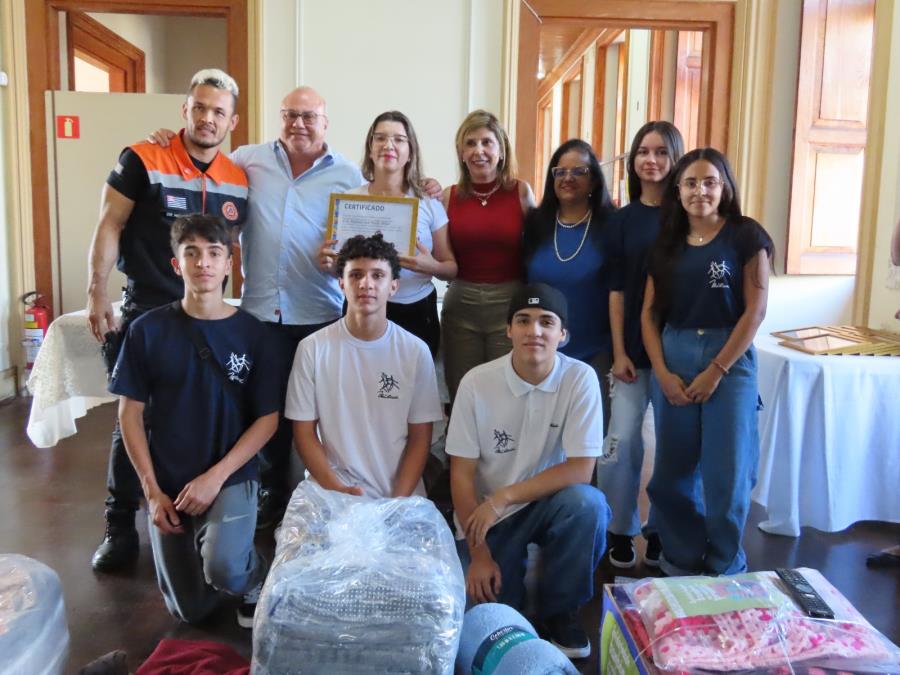 Fundo Social homenageia parceiros com certificado “Escola Solidária”