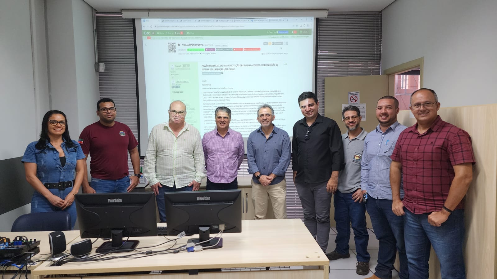 25/08 - Prefeitura de Fernandópolis (SP) vem a Pinda conhecer novo sistema de iluminação de LED