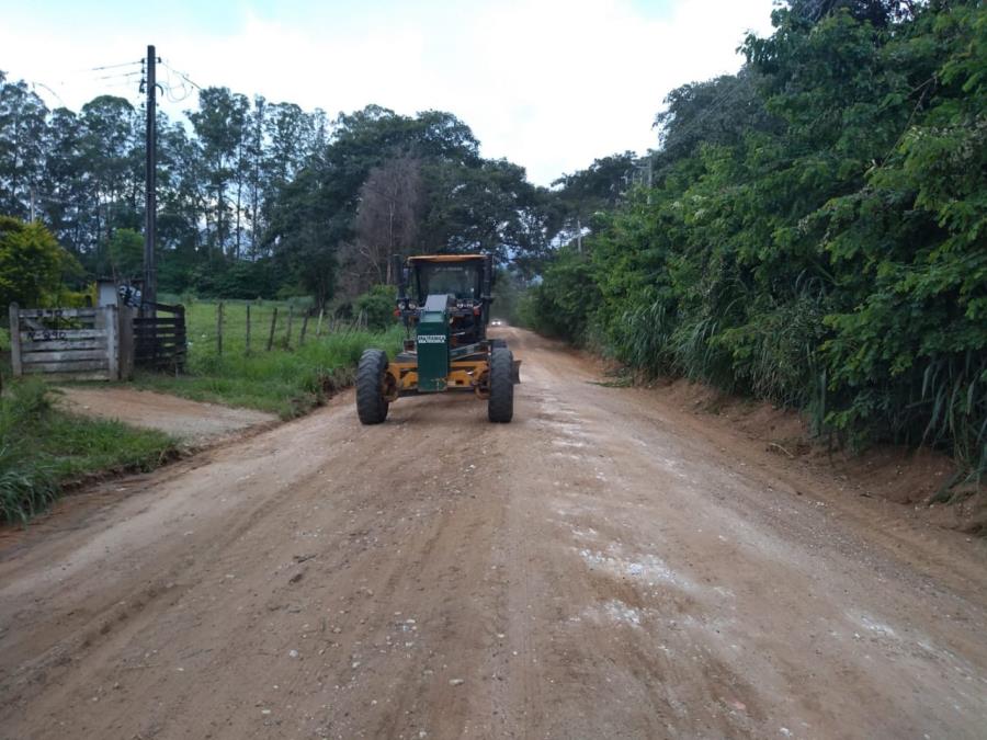 26/01 - Estrada municipal do Canta Galo recebe serviços de conservação