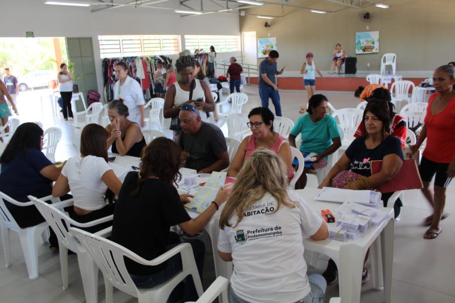 ‘Meu Bairro é Legal’ atende mais de 300 pessoas no Castolira