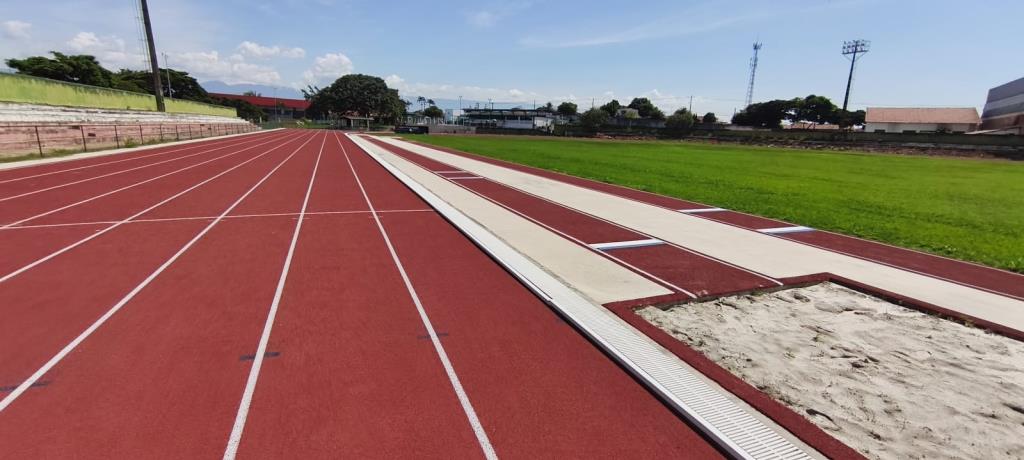 Pista de atletismo do ‘João do Pulo’ entra em fase final e vai receber área de aquecimento