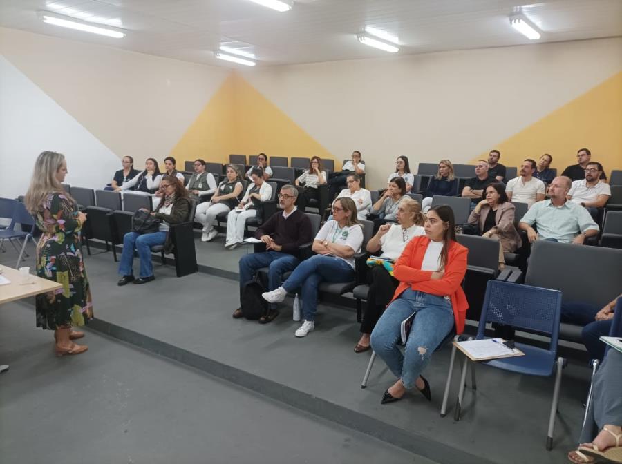 Profissionais de saúde participam de capacitação sobre vigilância da sífilis em Pindamonhangaba