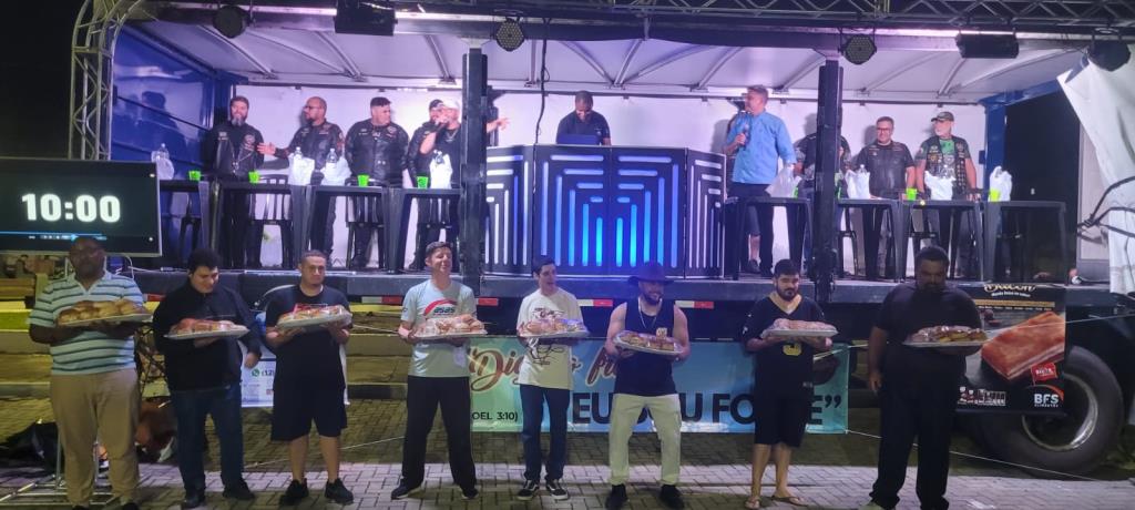 Praça da Bíblia recebe grande público com evento gastronômico inédito