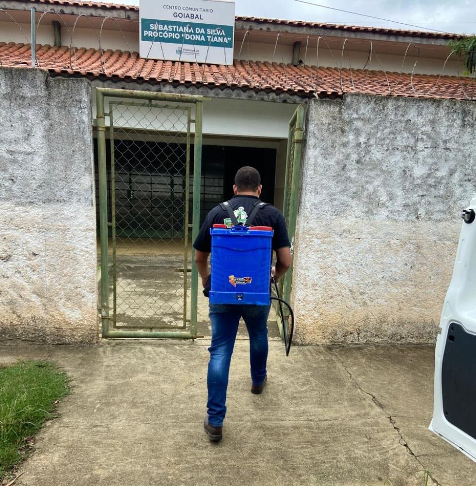 Prefeitura faz dedetização e limpeza nas caixas d’água dos 43 centros comunitários da cidade