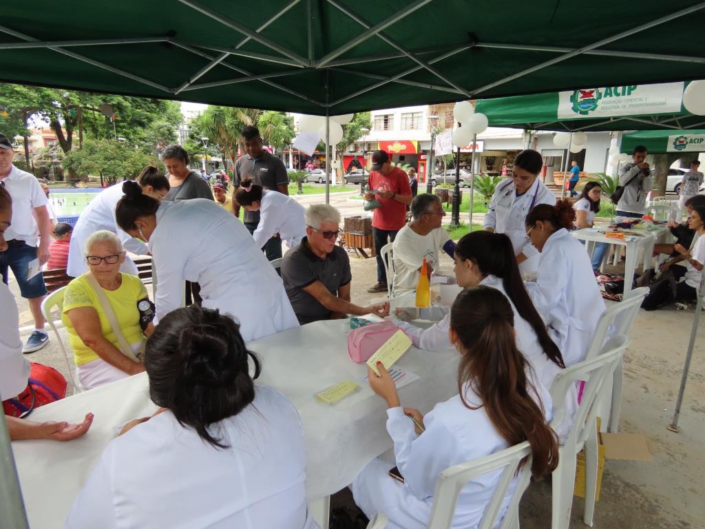 Secretaria de Saúde promove ação do Janeiro Branco com atividades de cuidado e bem-estar na Praça Monsenhor Marcondes