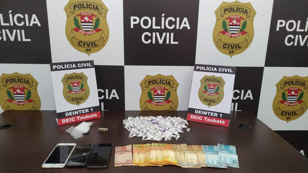 27/02 - Polícia Civil identifica autores que exibiram arma no Carnaval e apreende 197 pinos de cocaína