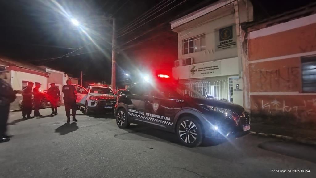 Ação rápida da GCM flagra e prende elementos furtando fios na Associação dos Engenheiros em Pinda