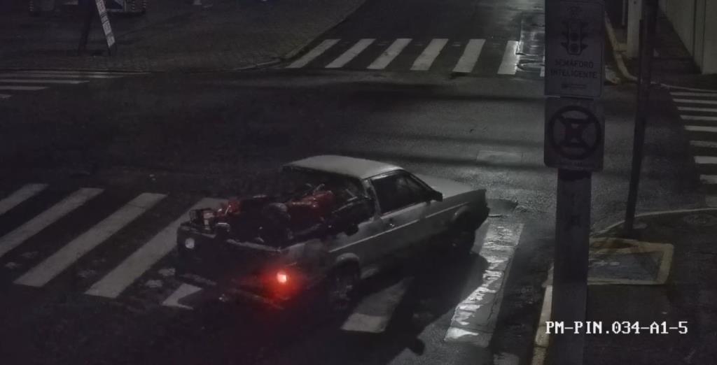Câmeras da Prefeitura identificam trajeto do veículo envolvido em furto de motos elétricas na região central