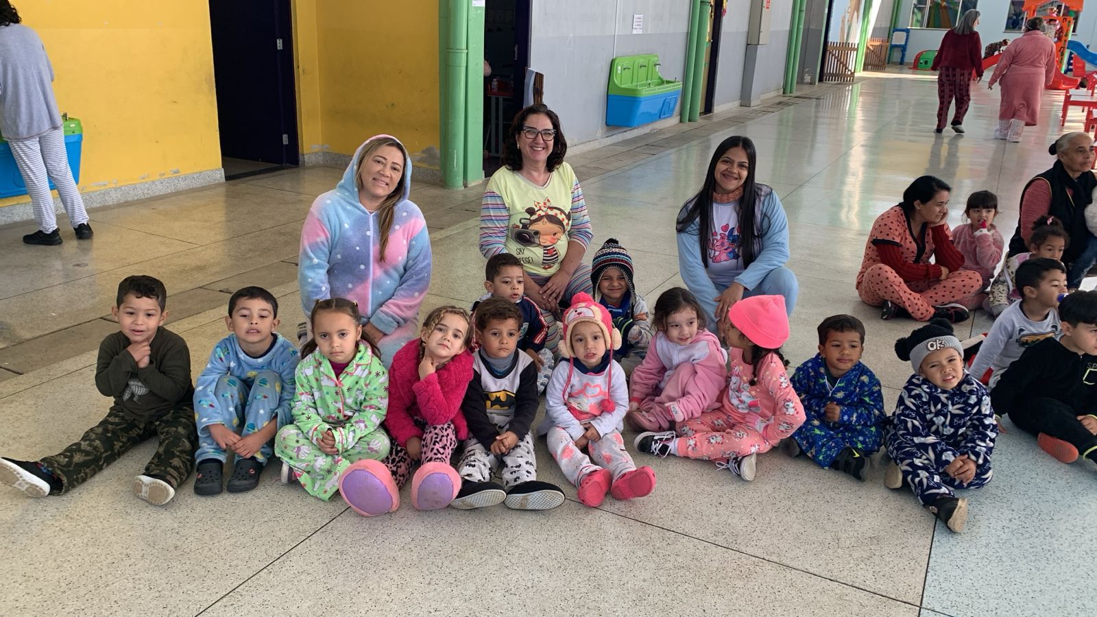 CMEI Durvalino dos Santos realiza seu primeiro Acampadentro com experiências lúdicas para as crianças