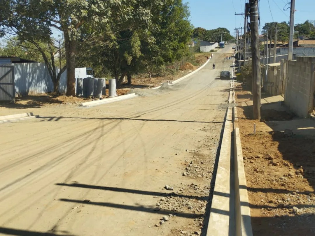 27/09 - Obras de Esgoto no Shangri-lá: moradores devem fazer pedido de ligação para garantir qualidade do asfalto novo