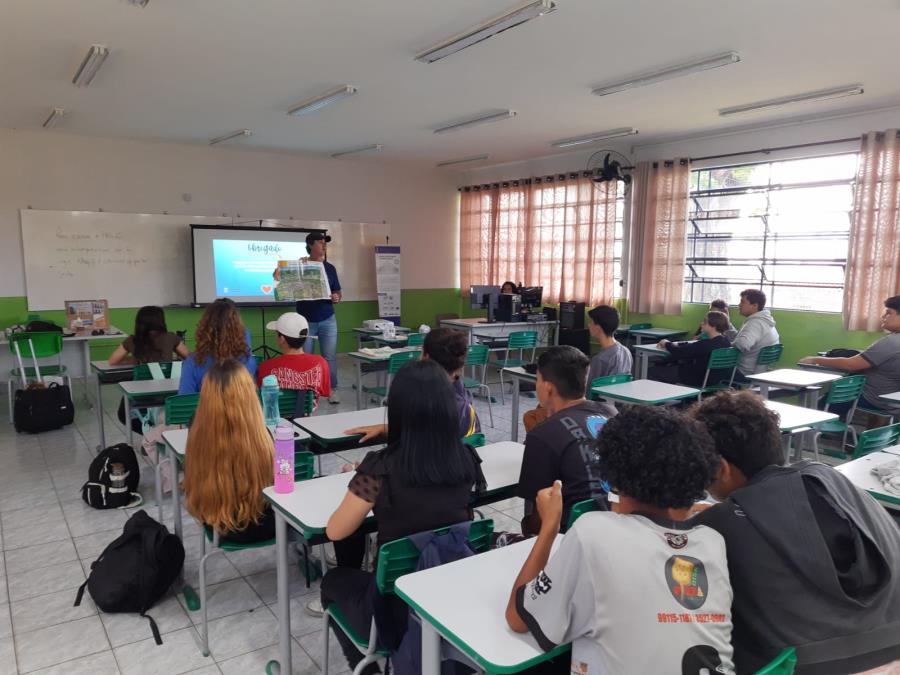 27/09 - Na Semana do Turismo, Prefeitura realiza palestra nem Escola Estadual