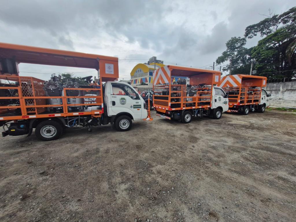 Prefeitura automatiza três caminhões para facilitar pinturas de trânsito e economizar tinta e combustível