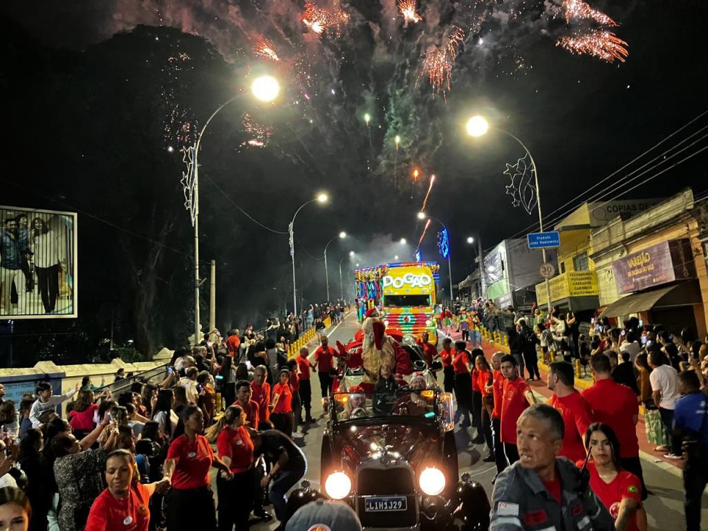 Grande carreata e queima de fogos marcam chegada do Papai Noel a Pinda
