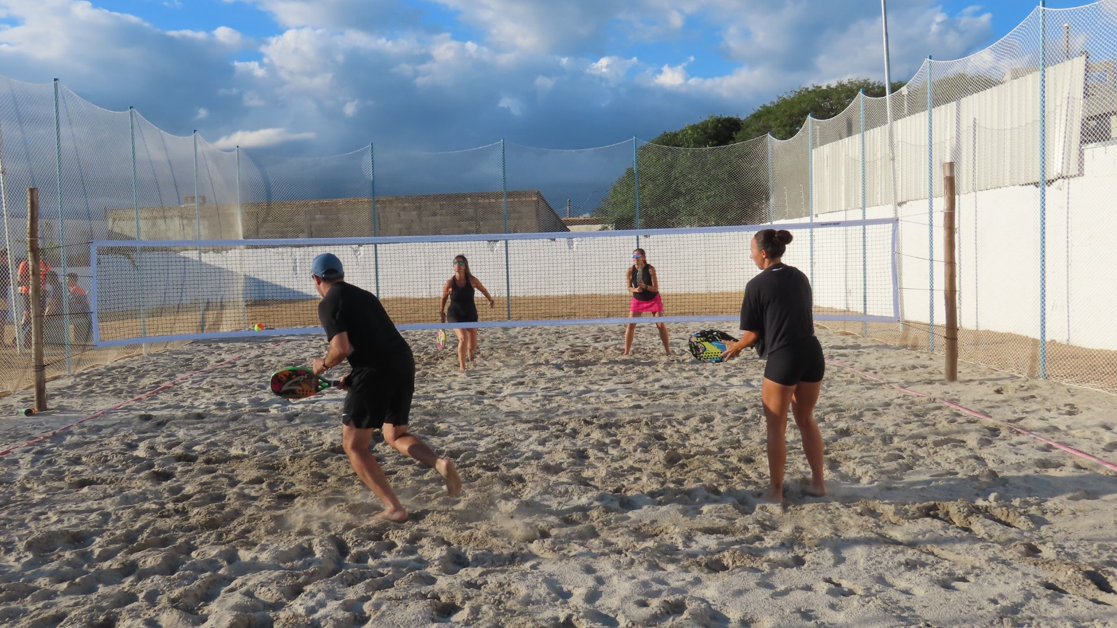 28/02 - Semelp lança nova modalidade nas escolas de esportes: Beach Tênis; inscrições estão abertas