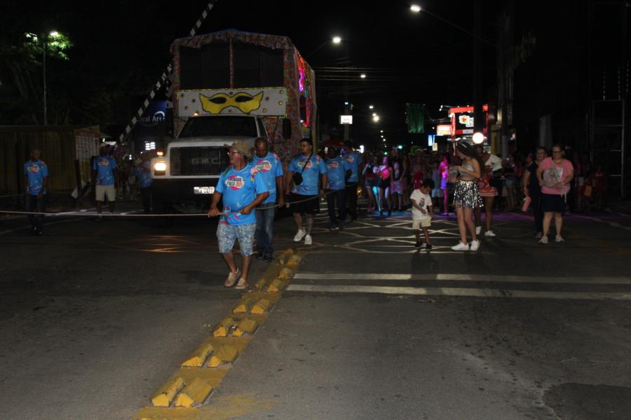 Bloco da Ferroviária anima noite de quarta-feira em Pindamonhangaba