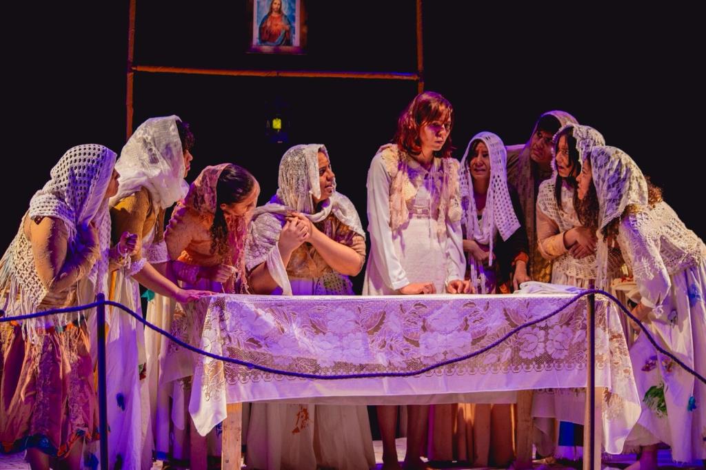 “Amor na Desmedida” retorna ao Teatro Galpão após sucesso de público e participação em grande festival de teatro