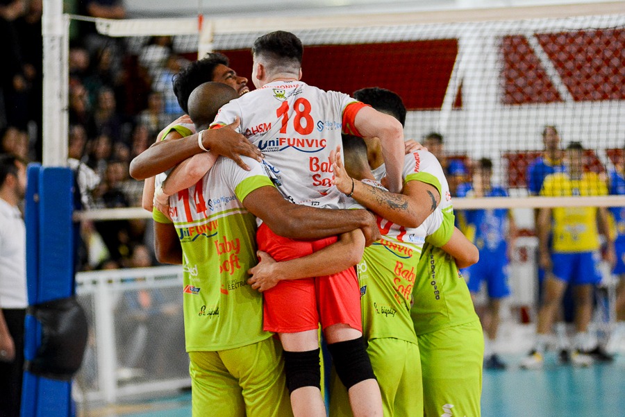 Sesi-SP vence Guarulhos e vai à final do Paulista de vôlei, vôlei