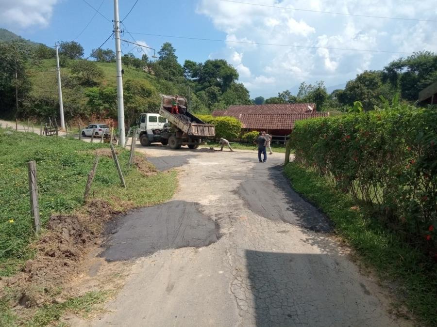 29/03 - Estrada Marçon, Rodeio e Lago Azul-Goiabal recebem conservação e reparos