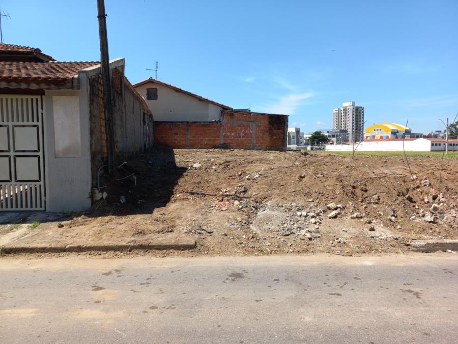 29/03 - Prefeitura já notificou mais de 1.700 proprietários de terreno para efetuarem a limpeza