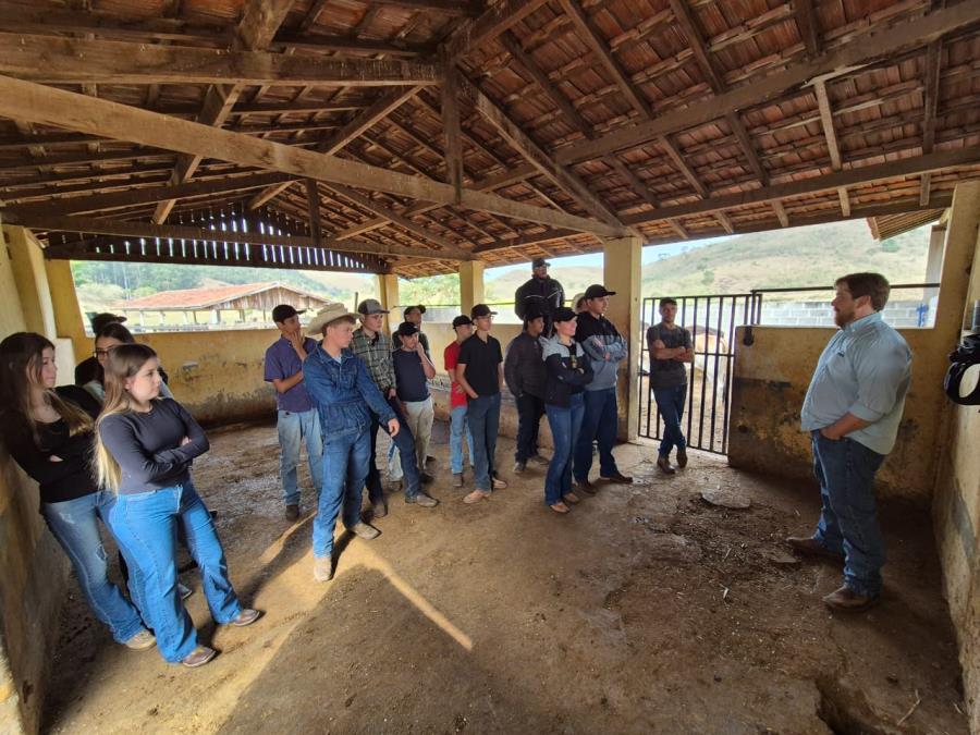 Pindamonhangaba conclui primeiro curso de Inseminação Artificial voltado a jovens da zona rural