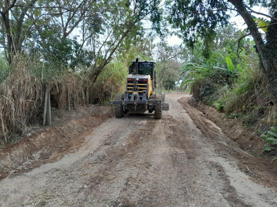 Pindamonhangaba intensifica troca de manilhas e melhorias em saídas de água nas estradas rurais