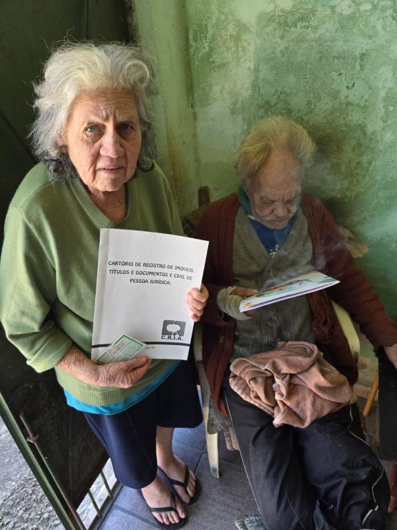 Secretaria de Habitação garante regularização de imóvel para casal de idosos após mais de 25 anos de espera
