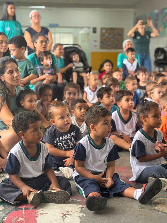 Teatro na escola transforma aprendizado em experiência lúdica no CMEI Arco-íris