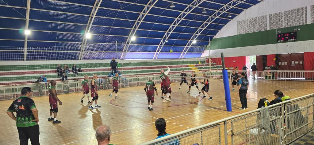 Pinda conquista vitórias e liderança na Superliga de Vôlei Adaptado