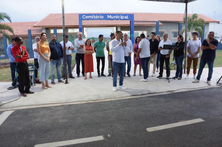 30/10 - Cemitério Municipal é inaugurado em Moreira César