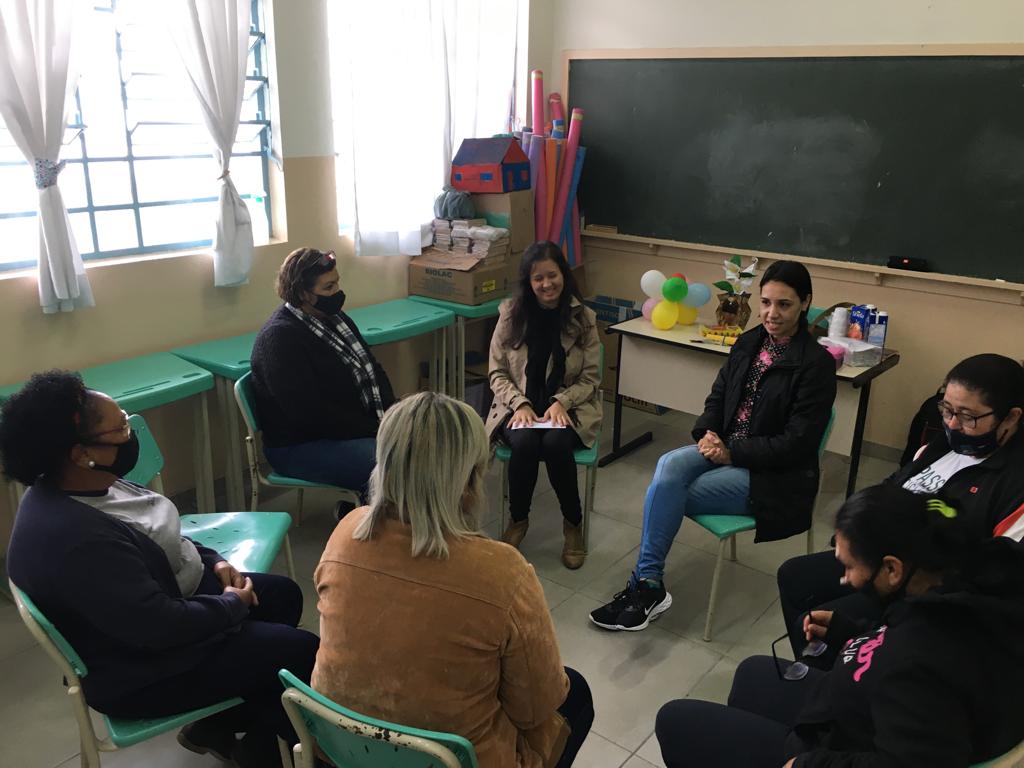 31/05 - Escola Municipal Serafim Ferreira - Sr. Sara realiza Projeto Educação Emocional para alunos e funcionários