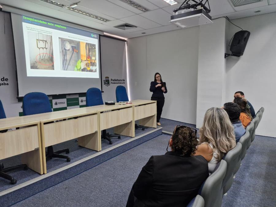 Procon de Pindamonhangaba participa de workshop com EDP sobre atendimento ao consumidor
